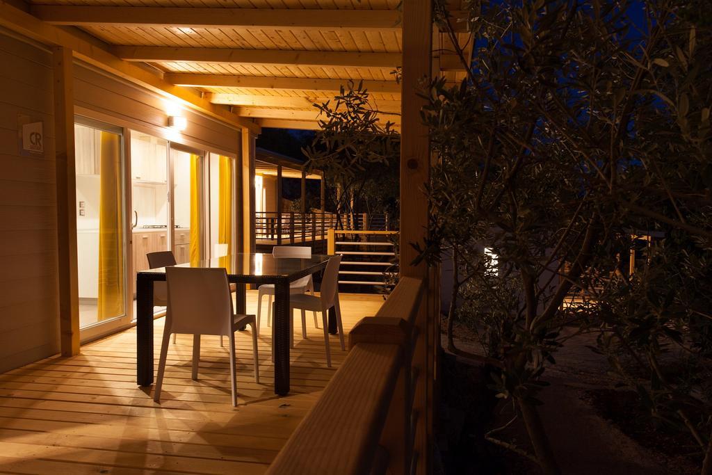 Mobile Homes And Apartments St,Denis Punat Bagian luar foto