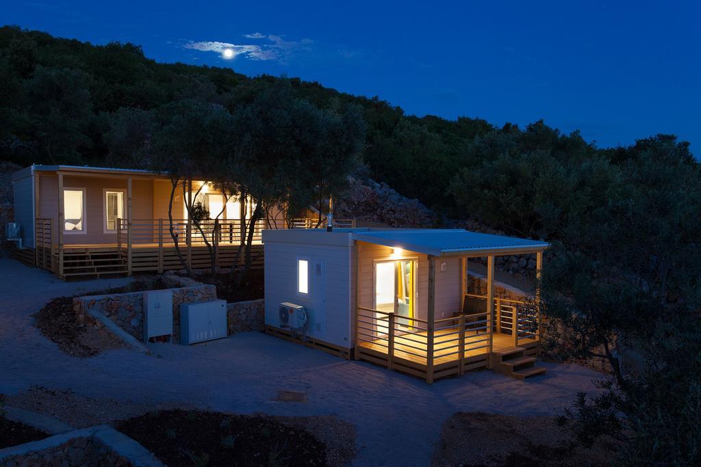 Mobile Homes And Apartments St,Denis Punat Bagian luar foto