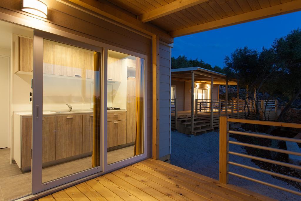 Mobile Homes And Apartments St,Denis Punat Bagian luar foto